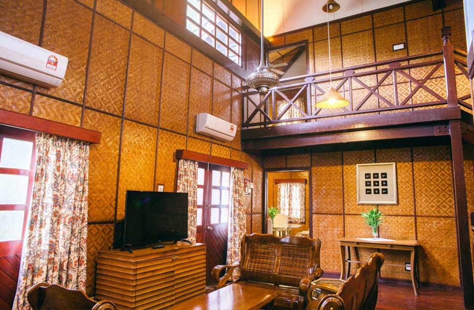 Zeus-Accommodations-960x628px-Bungalow_Interior_Rotating_Image_1